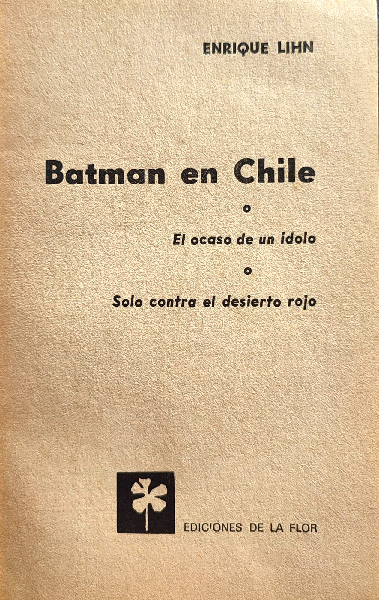 Enrique Lihn.	Batman en Chile o El ocaso de un ídolo o  Solo contra el desierto rojo.