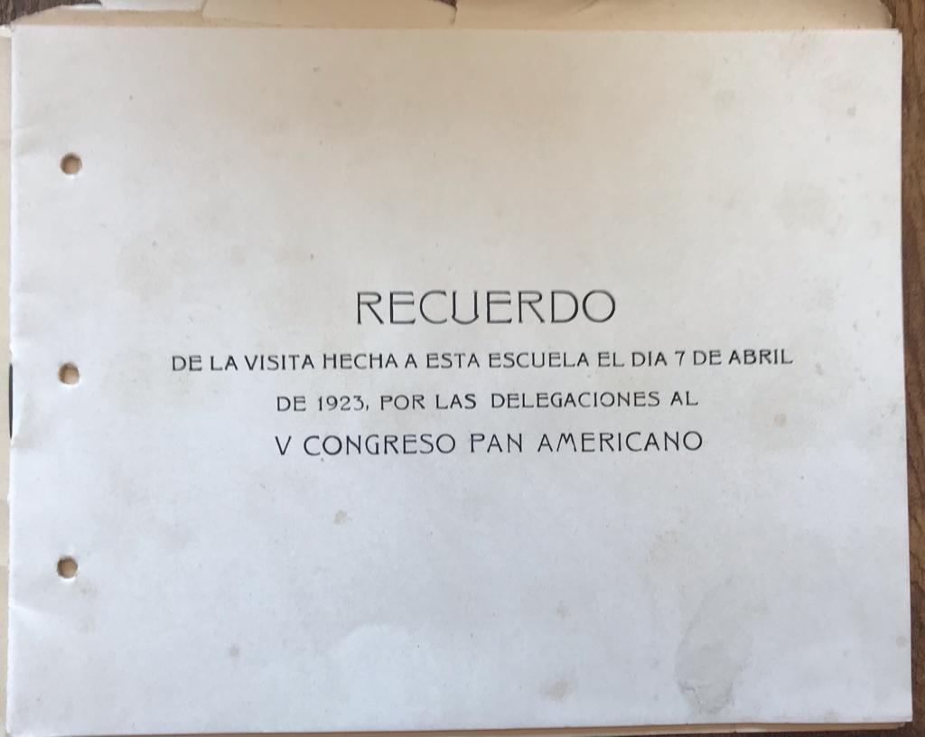 Album. Recuerdo de la visita a esta escuela el dia 7 de abril de 1923, por las delegaciones al V Congreso Pan Americano 