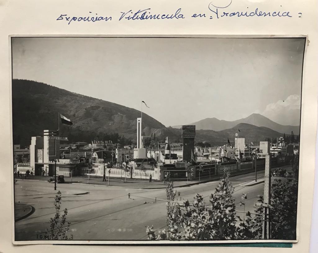 3 fotografías y 3 postales  de la comuna de Providencia 