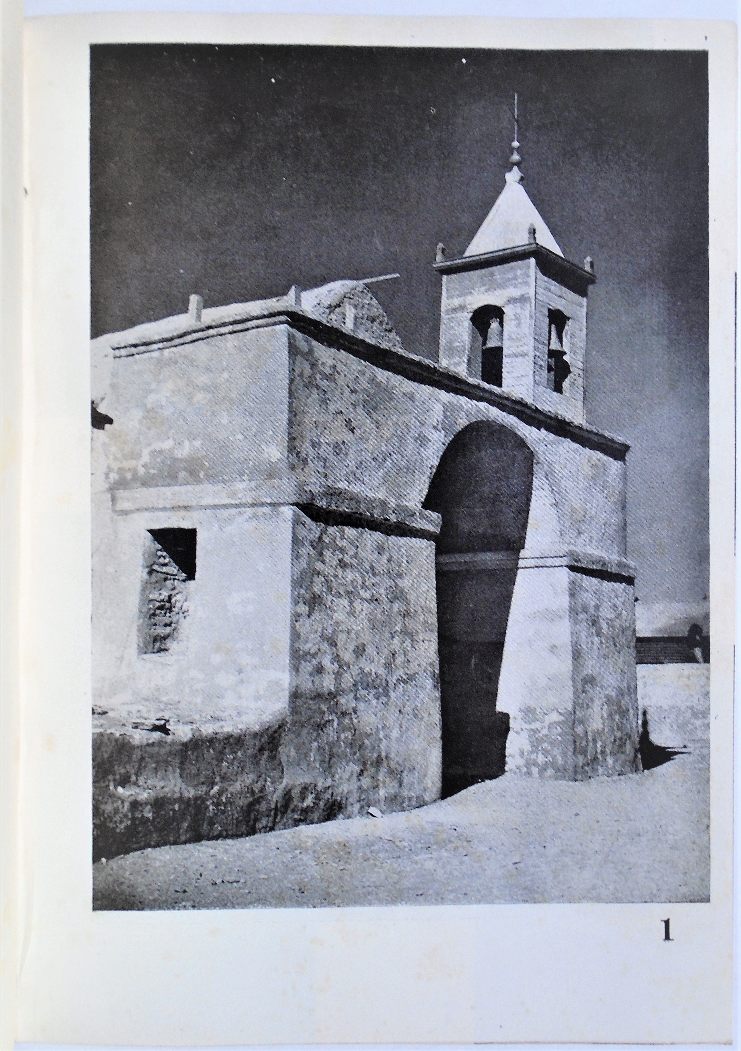 Roberto Montandon - Iglesias y capillas coloniales en el desierto de Atacama